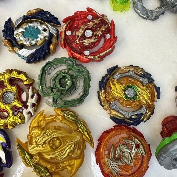 Beyblade Lot - Metal & Plastic - Mixed Lot with Launchers & Burst Series - Picture 12 of 15
